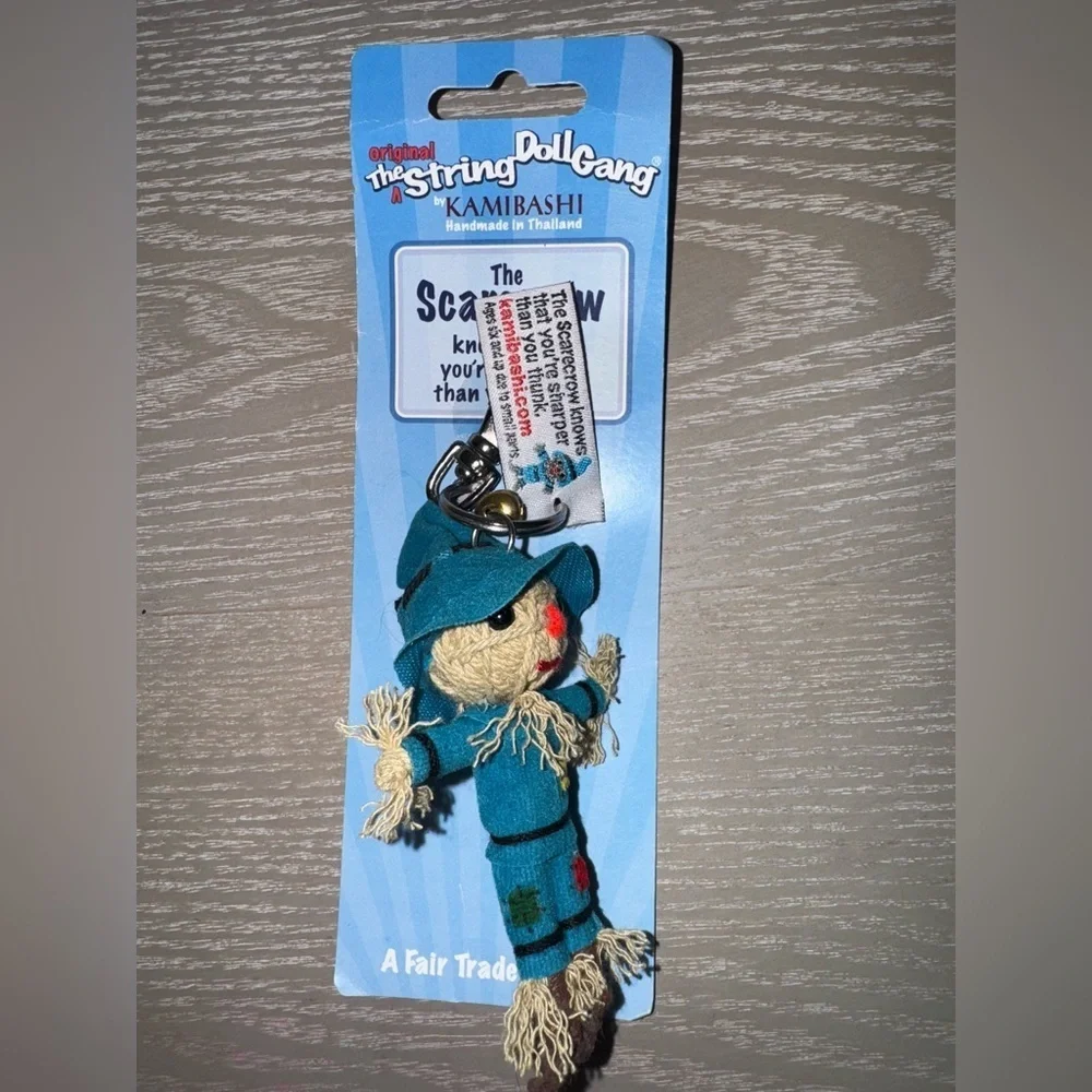 SCARECROW STRING DOLL KEYCHAIN. -new